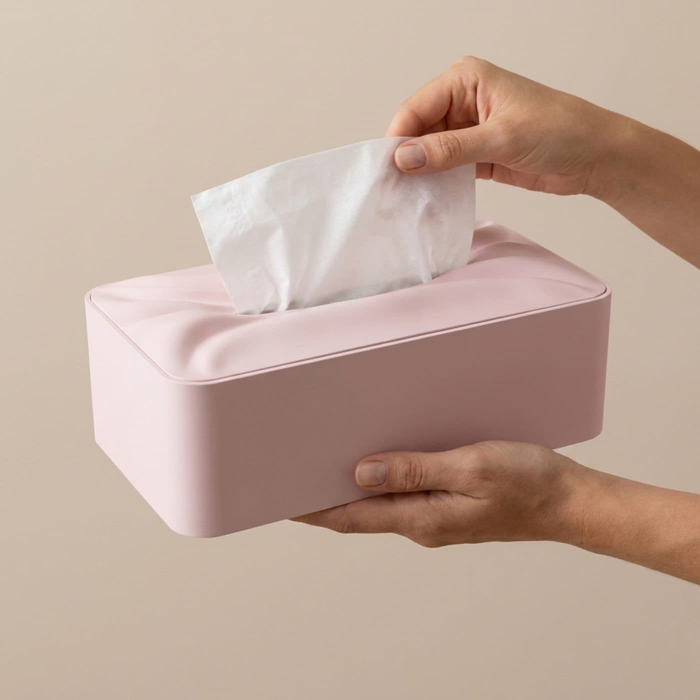 Boîte à mouchoirs originale Après tenue à deux mains, échelle réelle, un mouchoir tiré du drapé